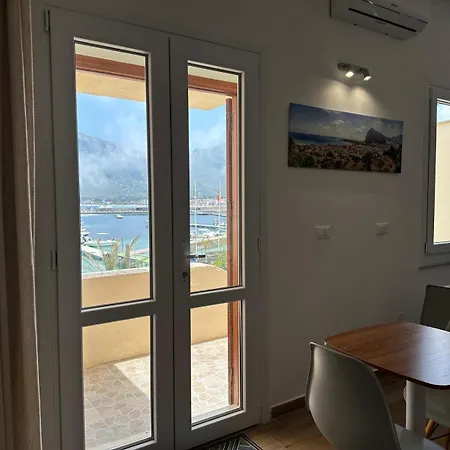 לינה וארוחת בוקר Il Vecchio E Il Mare 4*
