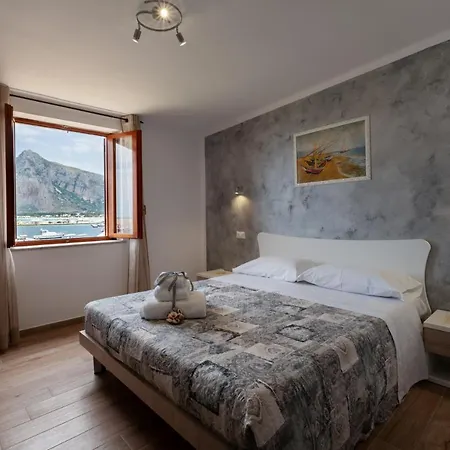 Il Vecchio E Il Mare Bed and Breakfast